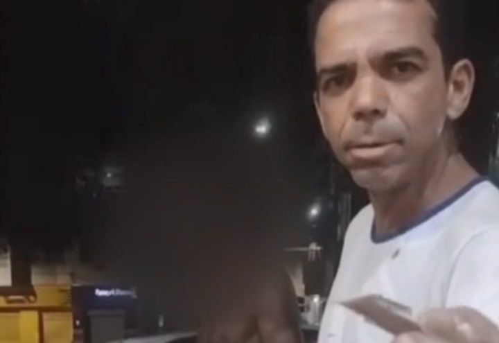 Homem branco chicoteia vítima e é preso por racismo e tortura