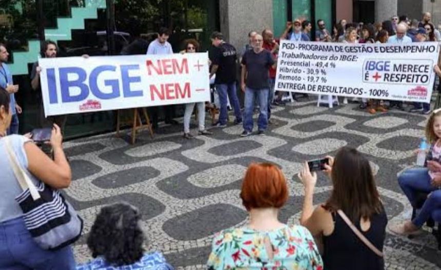 Protesto em frente ao IBGE contra o IBGE+ | Reprodução 'X''