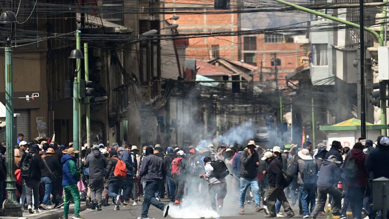 Itamaraty alerta brasileiros na Bolívia em meio a protestos Itamaraty alerta brasileiros na Bolívia em meio a protestos