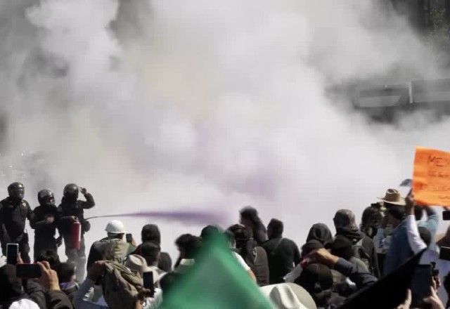 Protesto da geração Z contra violência e corrupção termina em confronto na Cidade do México |  Reuters