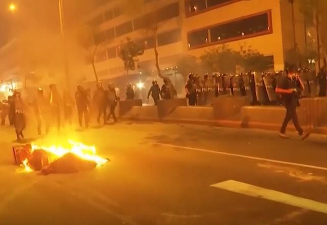 Peru decreta estado de emergência por 30 dias para conter protestos Peru decreta estado de emergência por 30 dias para conter protestos