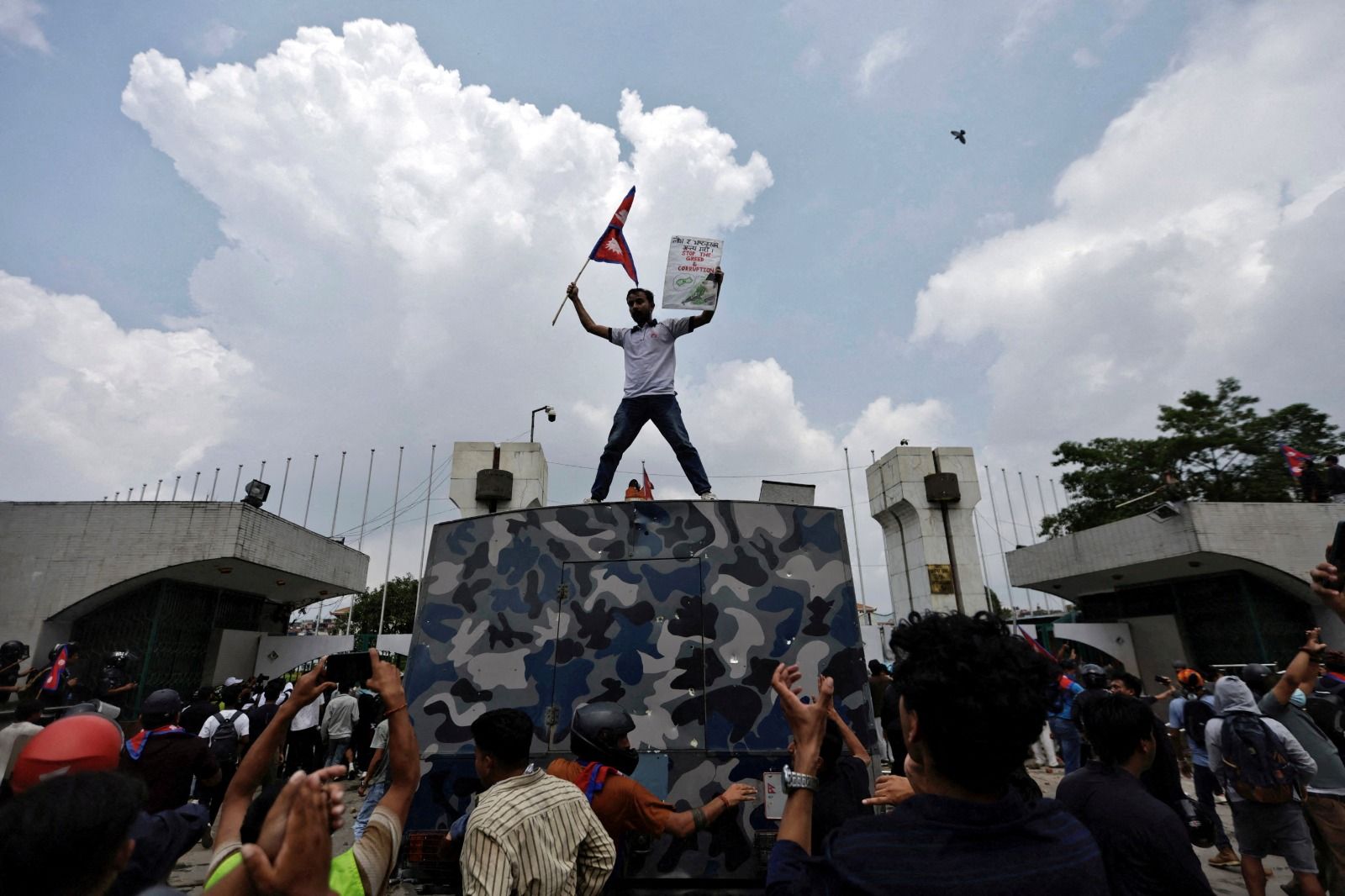Primeira-ministra interina do Nepal conduz investigação sobre os protestos violentos das últimas semanas | REUTERS/Navesh Chitrakar