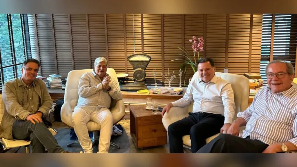 Aécio, Datena, Perilo e Aníbal em reunião no dia 24 (Divulgação/PSDB)