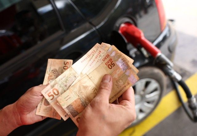 Preço médio da gasolina passa de R$ 6,10; confira o valor do combustível no seu estado Preço médio da gasolina passa de R$ 6,10; confira o valor do combustível no seu estado
