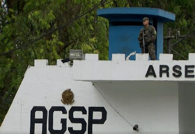 Exército investiga furto de armas de guerra em quartel na Grande São Paulo Exército investiga furto de armas de guerra em quartel na Grande São Paulo