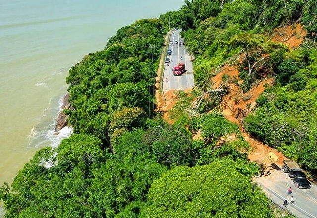 queda de barreira no litoral norte