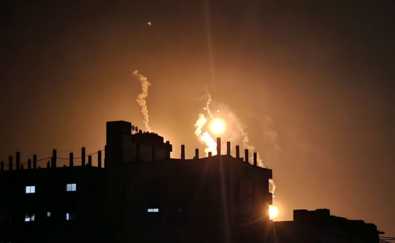 Cidade de Rafah é bombardeada | Reprodução/@KufiyyaPS