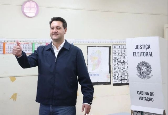 Ratinho Júnior vota na zona sul de Curitiba | Reprodução/Redes sociais