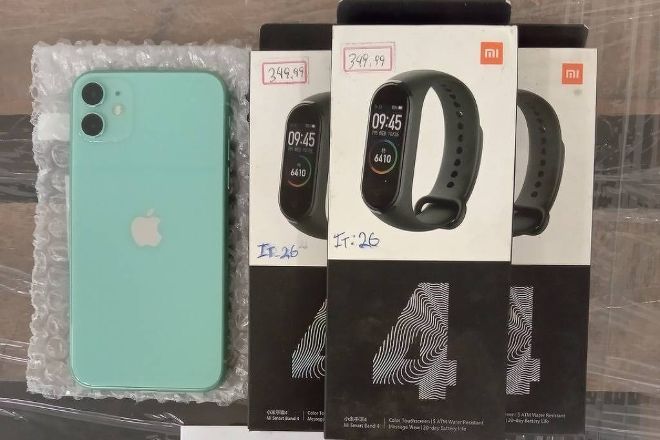 Celular e smartwatches | Divulgação/ Receita Federal 