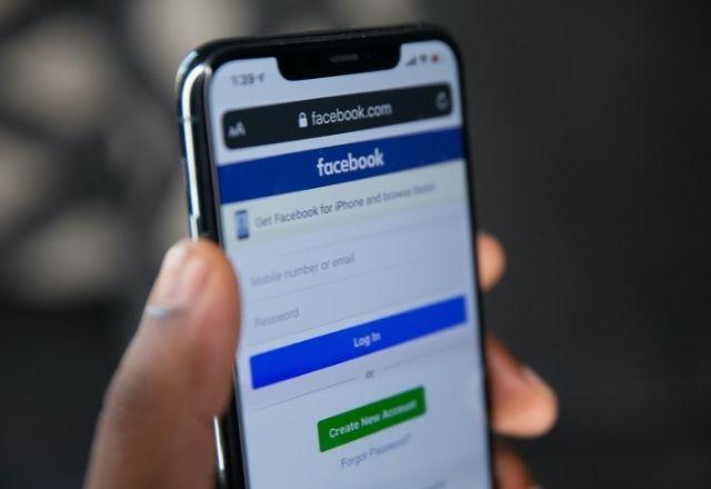 recusa do facebook em contratar cidadãos americanos