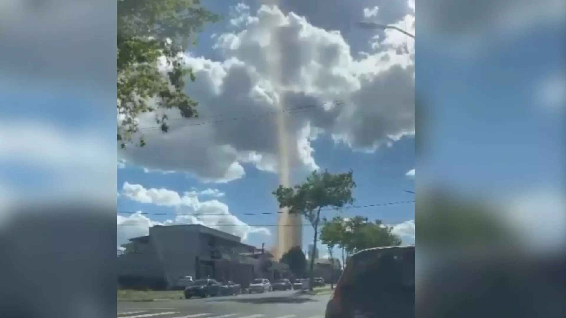 Redemoinho chamou atenção de moradores em Chapecó na segunda (23). | Reprodução/Instagram/@meteorologista_piter_scheuerReprodução/Instagram/@meteorologista_piter_scheuer