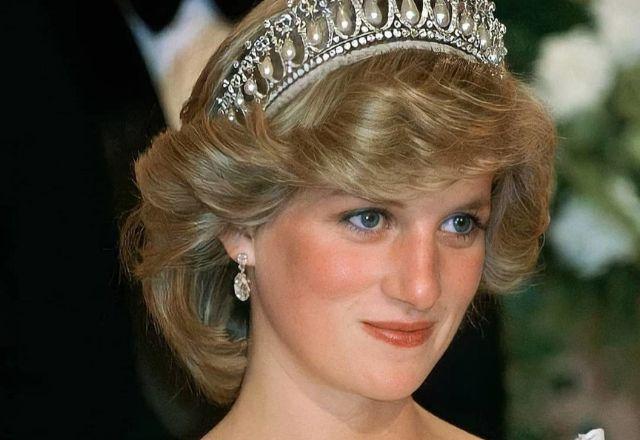 Diana era uma tímida professora quando se casou com o príncipe Charles, filho da Rainha Elizabeth II | Reprodução/redes sociais