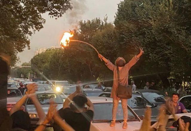 Protestos se concentraram, sobretudo, nos centros dos municípios de Teerã e Mashhad | Reprodução/redes sociais