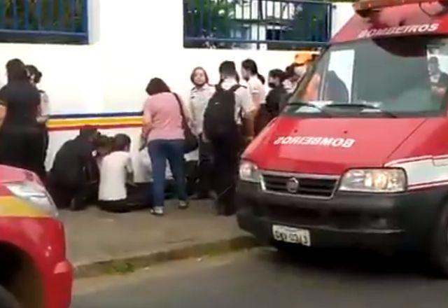 Cerca de 30 estudantes foram retirados da escola e atendidos por equipes médicas | Reprodução/redes sociais