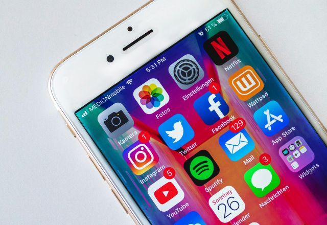 Flórida sanciona lei que restringe redes sociais para adolescentes