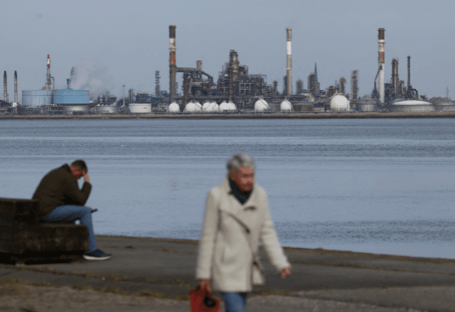 Macron defende reabertura do Estreito de Ormuz e alerta para risco de escassez global de energia Macron defende reabertura do Estreito de Ormuz e alerta para risco de escassez global de energia