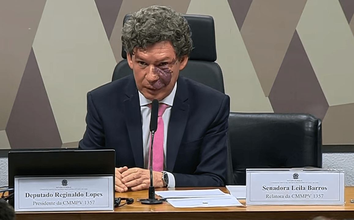 Imagem da notícia: Comissão adia análise de ‘taxa das blusinhas’ para terça (1) Imagem da notícia: Comissão adia análise de ‘taxa das blusinhas’ para terça (1)
