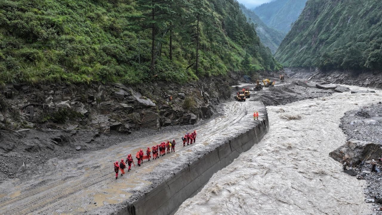 Imagem da notícia: Nepal recusa ajuda estrangeira para buscas após tragédia Imagem da notícia: Nepal recusa ajuda estrangeira para buscas após tragédia