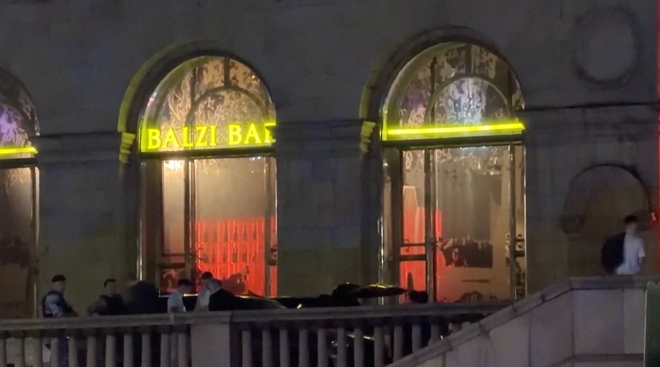 Bomba Mata 3 E Fere 21 Perto De Restaurante Em Moscou