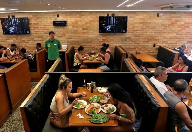 Restaurante cheio | Tânia Rêgo/Agência Brasil