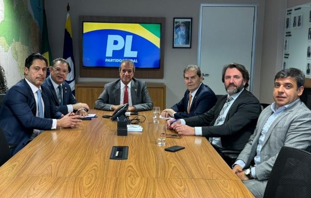 Paulinho da Força se reúne com presidente do Partido Liberal para tratar sobre anistia