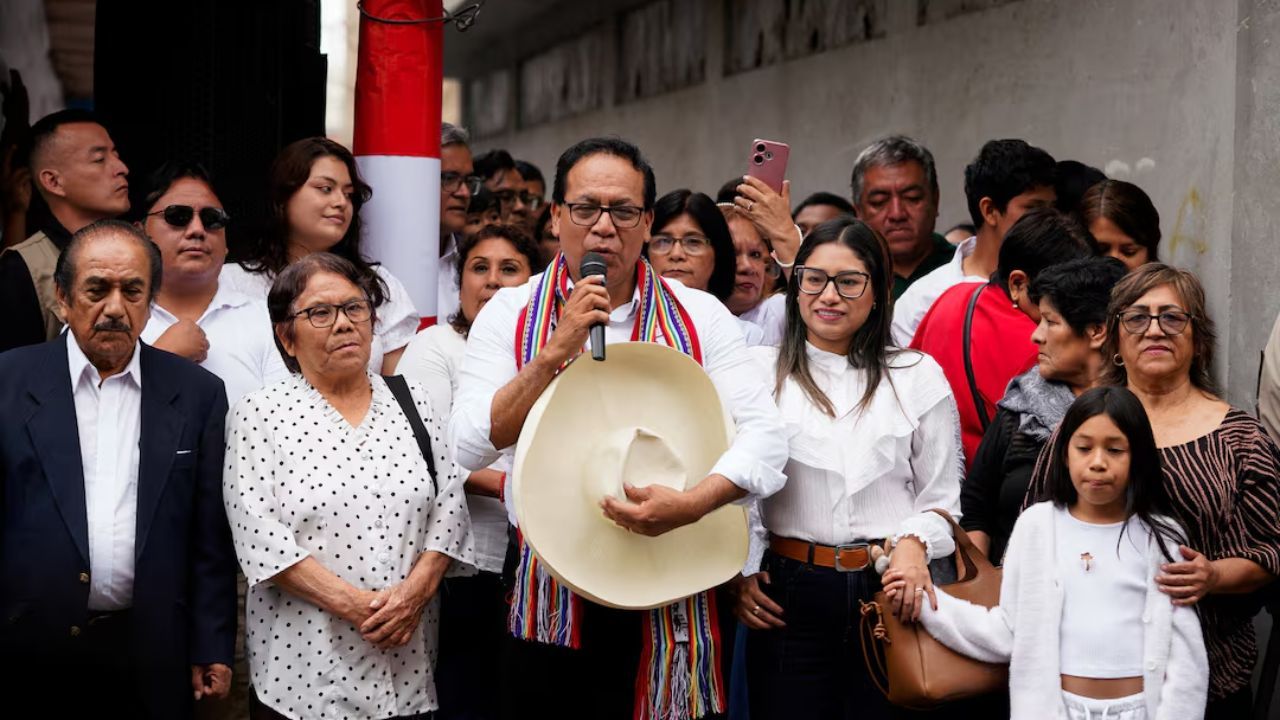 Imagem da notícia: Sánchez pede recontagem no Peru após disputa apertada Imagem da notícia: Sánchez pede recontagem no Peru após disputa apertada