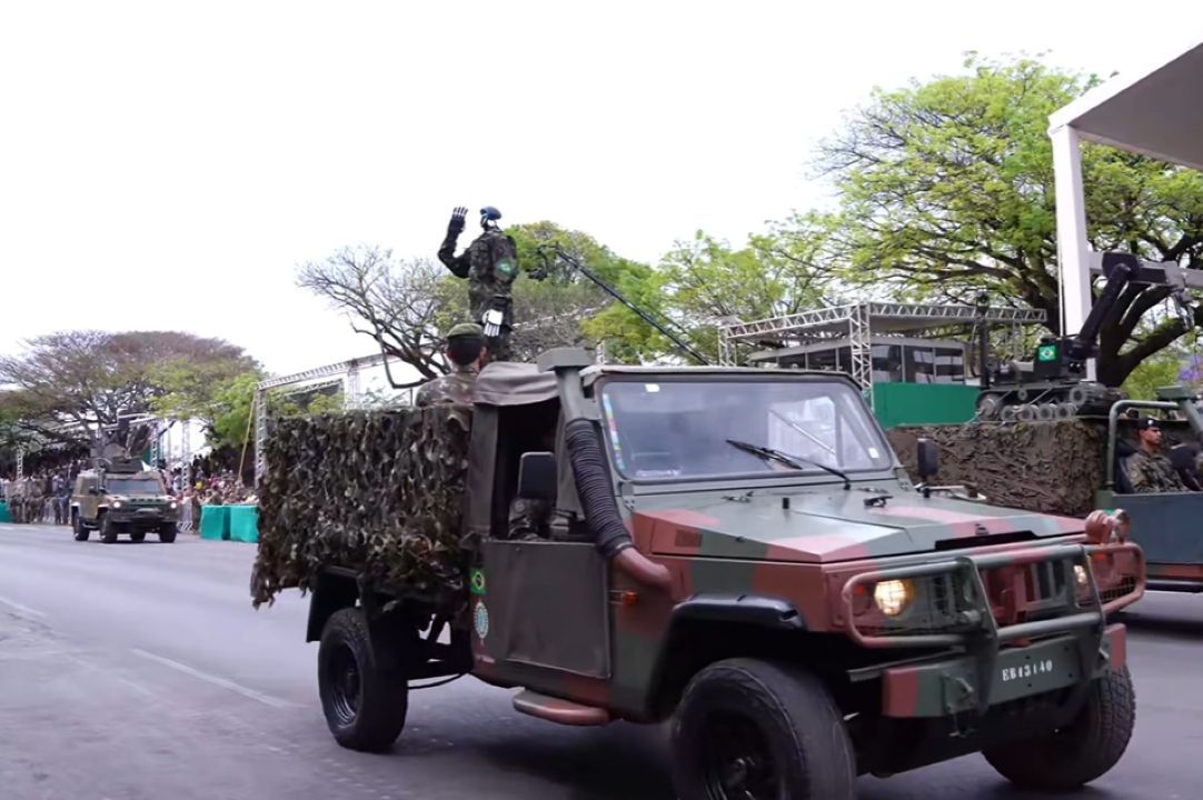 O robô humanoide do Exército durante o 7 de Setembro | Reprodução/YouTube