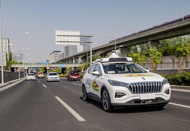 robotaxi da Baidu rodando por Pequim