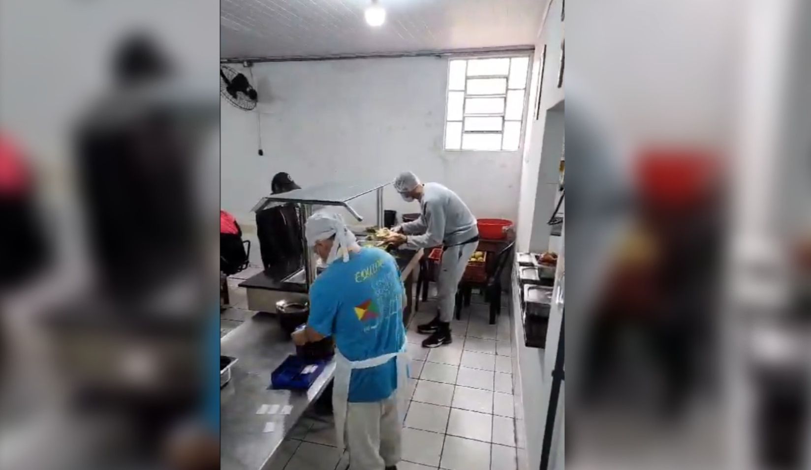 Goleiro do Inter, Rochet ajuda vítimas de enchentes em Porto Alegre