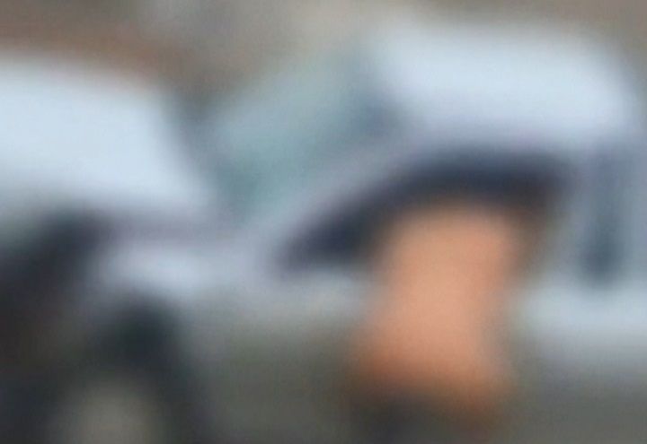 Homem é flagrado pelado após roubar e bater veículo em muro
