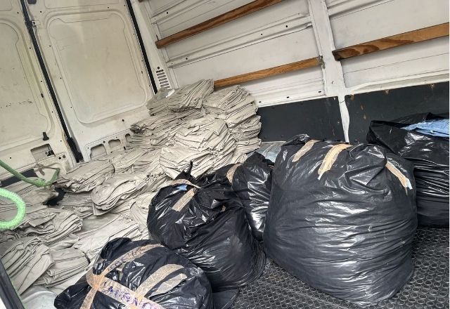 Carga roubada de roupas é avaliada em mais de R$ 28 mil | Reprodução/PM