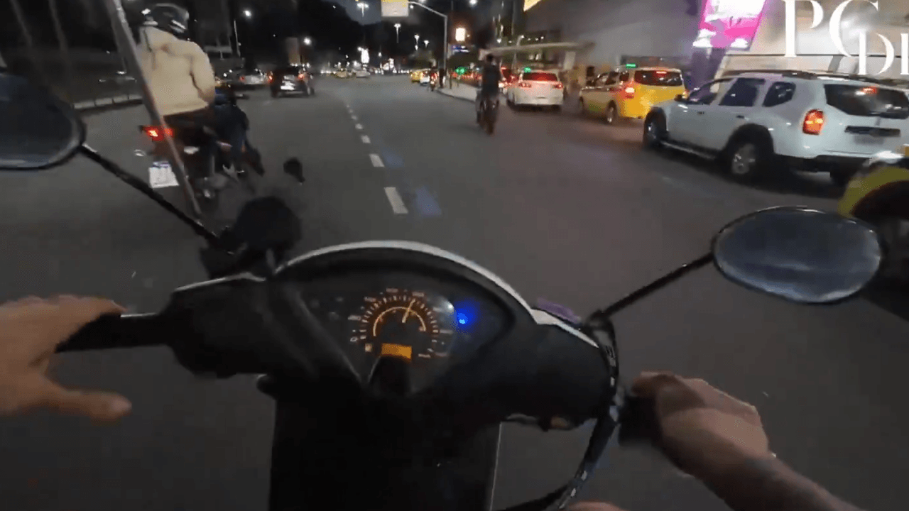 Imagem da notícia: Influenciadora tailandesa é roubada durante live no Rio Imagem da notícia: Influenciadora tailandesa é roubada durante live no Rio
