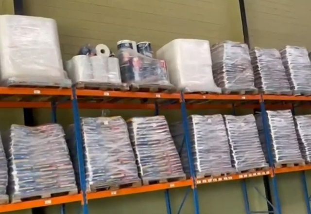 SP: suspeitos de falsificar sabão em pó são presos em Osasco 