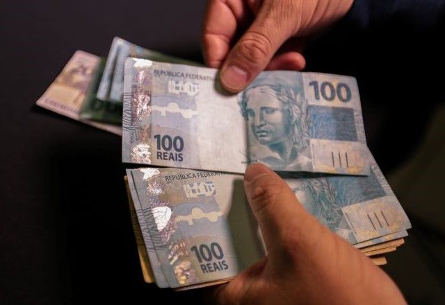13º salário movimenta a economia e reforça direitos dos trabalhadores