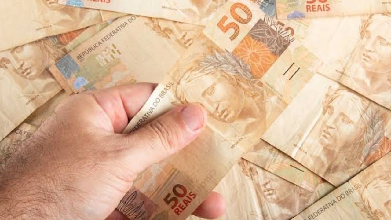 Salário mínimo pode chegar a R$ 1.741 em 2027 | Reprodução/Magnific