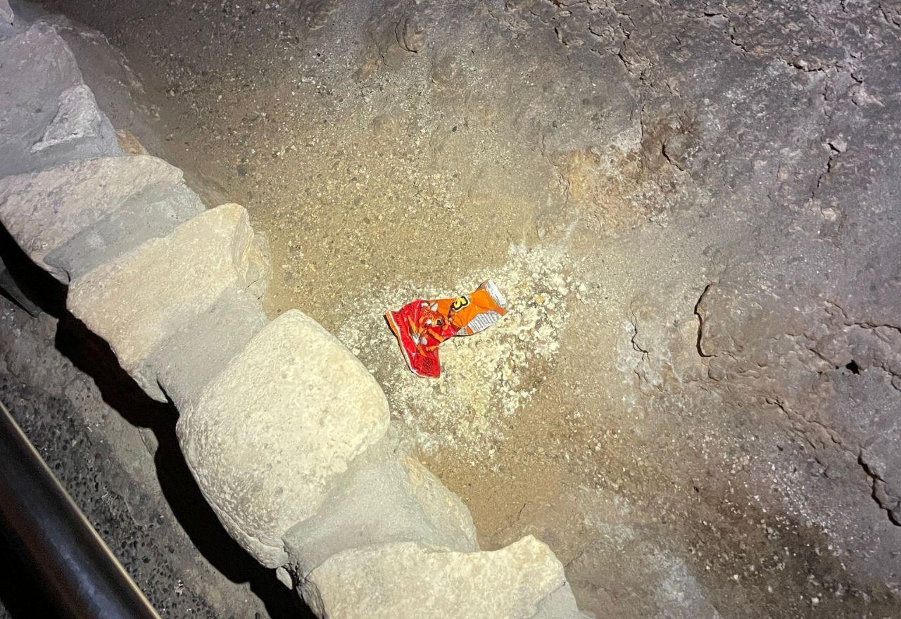 Pacote de salgadinho causou "impacto enorme" no ecossistema da caverna | Divulgação/NPS