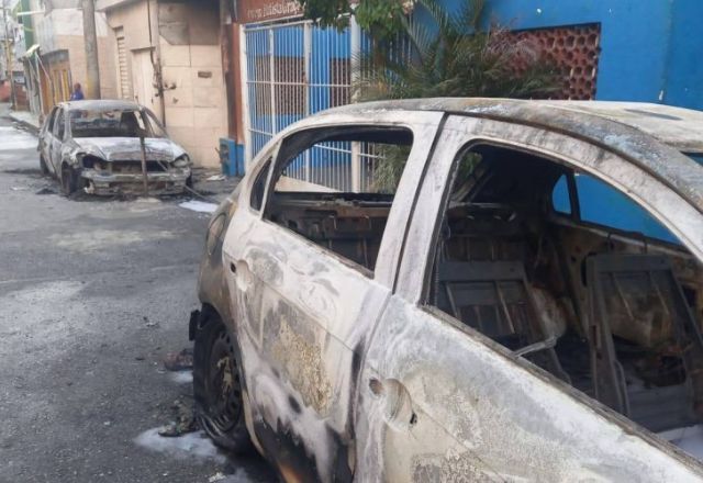Salvador tem madrugada de tiroteio e veículos queimados