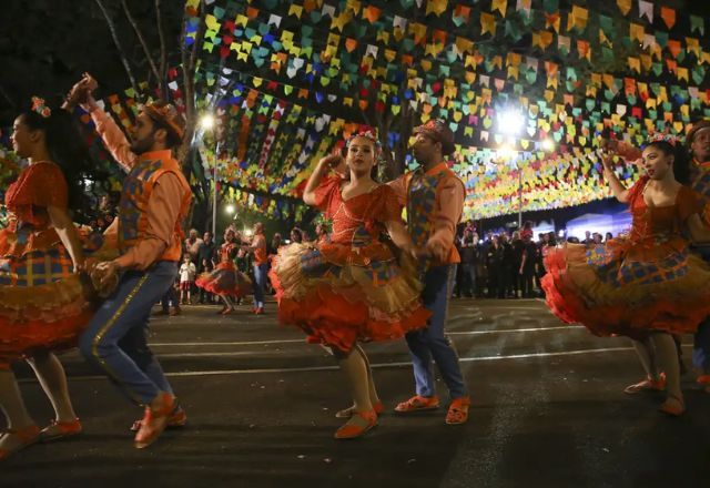 Dia de São João: com tradições, devotos celebram o santo festeiro Dia de São João: com tradições, devotos celebram o santo festeiro