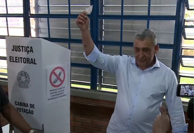 Sebastião Melo vota na zona sul de Porto Alegre | SBT