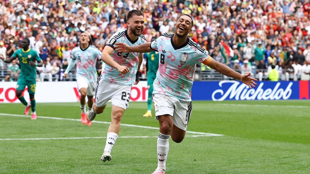 Bélgica goleia EUA e avança às quartas da Copa