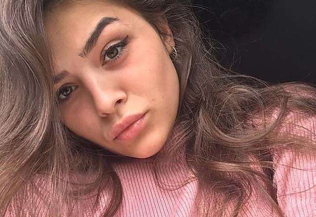 selfie de mulher de 21 anos
