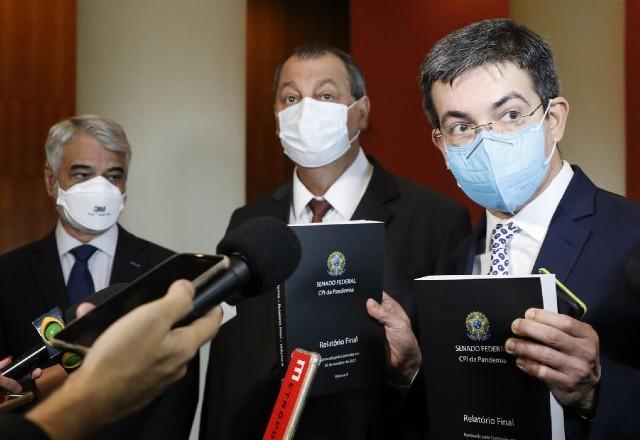 senadores Omar Aziz, Randolfe Rodrigues e Humberto Costa