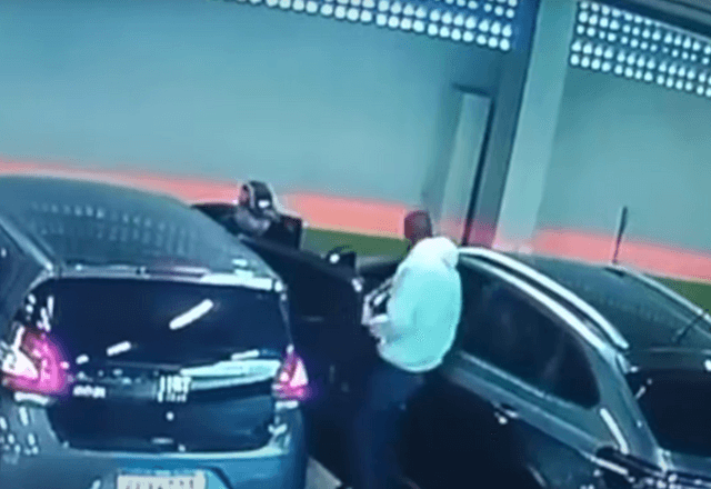 Mulher é sequestrada em estacionamento de loja. | Reprodução