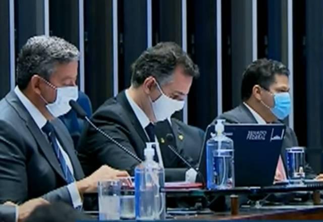 Lira: "Estado vai pagar um novo auxílio sem comprometer a moeda nacional" Lira: "Estado vai pagar um novo auxílio sem comprometer a moeda nacional"