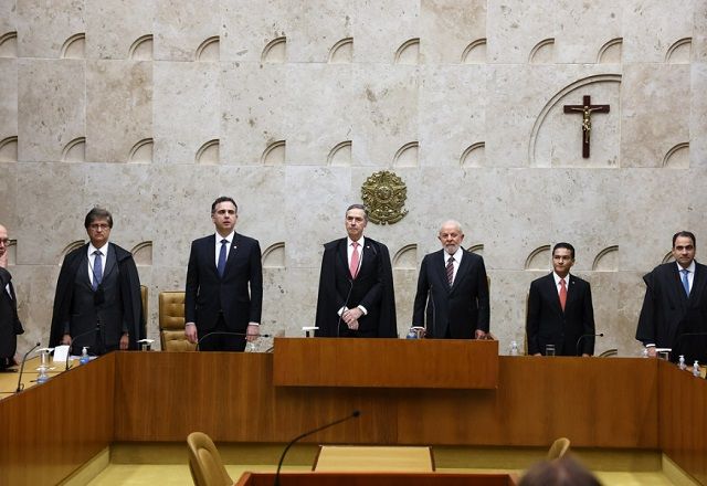 Barroso exalta clima de 'normalidade' e retira grades instaladas no STF após 8 de janeiro Barroso exalta clima de 'normalidade' e retira grades instaladas no STF após 8 de janeiro