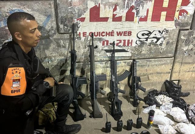 Sete criminosos são presos com 4 fuzis no Rio de Janeiro