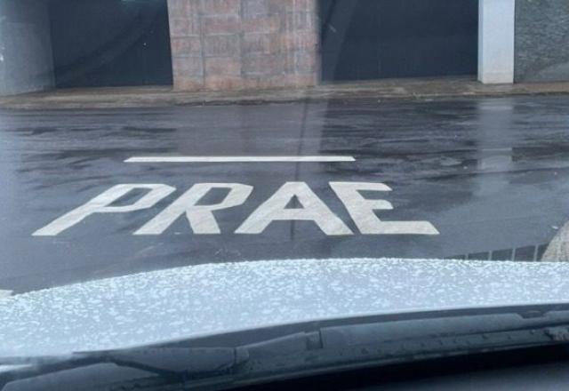 "PRAE" em vez de "PARE": sinalização em SC foi feita com erro de português "PRAE" em vez de "PARE": sinalização em SC foi feita com erro de português
