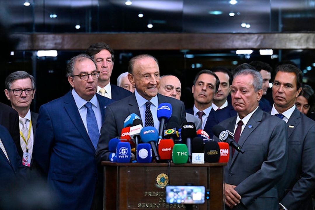Imagem da notícia: Indústria pede a Alcolumbre PEC da 6x1 só após as eleições Imagem da notícia: Indústria pede a Alcolumbre PEC da 6x1 só após as eleições