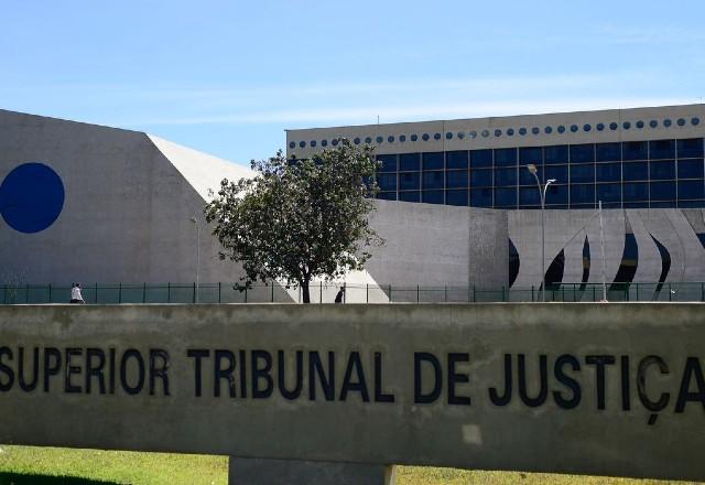 STJ autoriza aborto a menina de 13 anos após Justiça de Goiás negar o procedimento STJ autoriza aborto a menina de 13 anos após Justiça de Goiás negar o procedimento