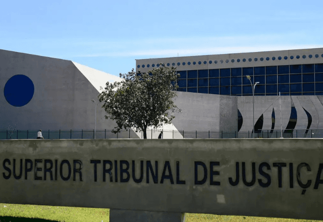 STM vai julgar perda de patente de Bolsonaro e militares condenados pelo STF STM vai julgar perda de patente de Bolsonaro e militares condenados pelo STF